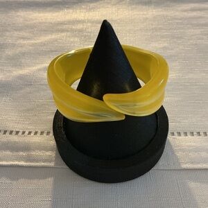 Yellow Lucite Vintage Hinged Clamper Silver Tone Bangle